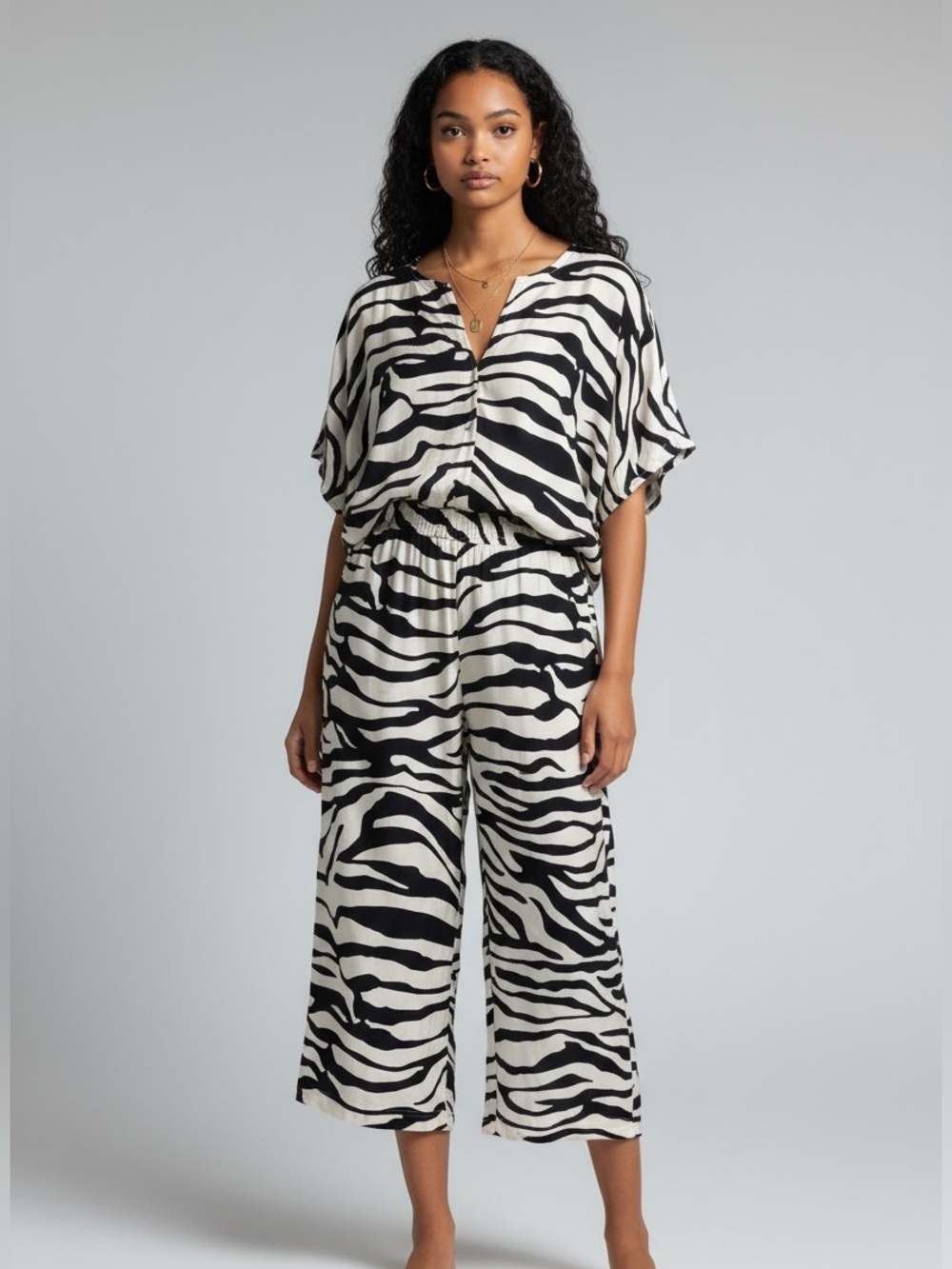 NWOT Zebra Print Crop Pant Set Black & White - Picture 4 of 10